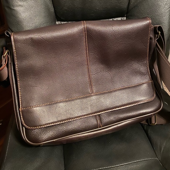 Wilson’s leather shoulder bag